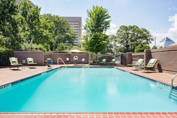 Crowne Plaza Memphis Downtown pool