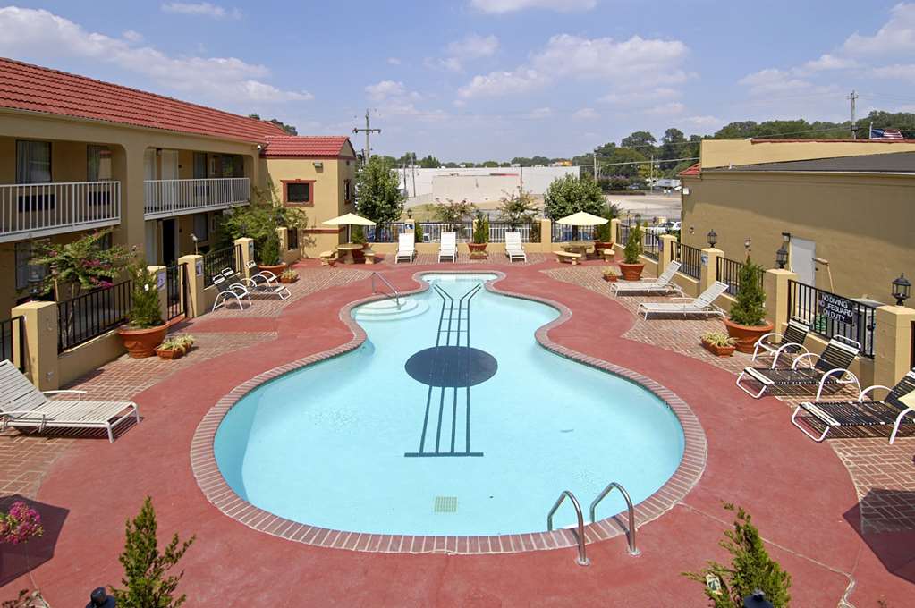 Days Inn by Wyndham Graceland pool