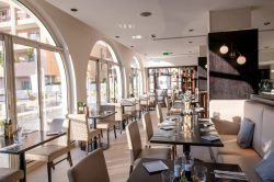 Columbus Hotel Monte Carlo-tavolo-indoors