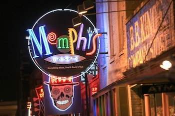 Memphis Street sign